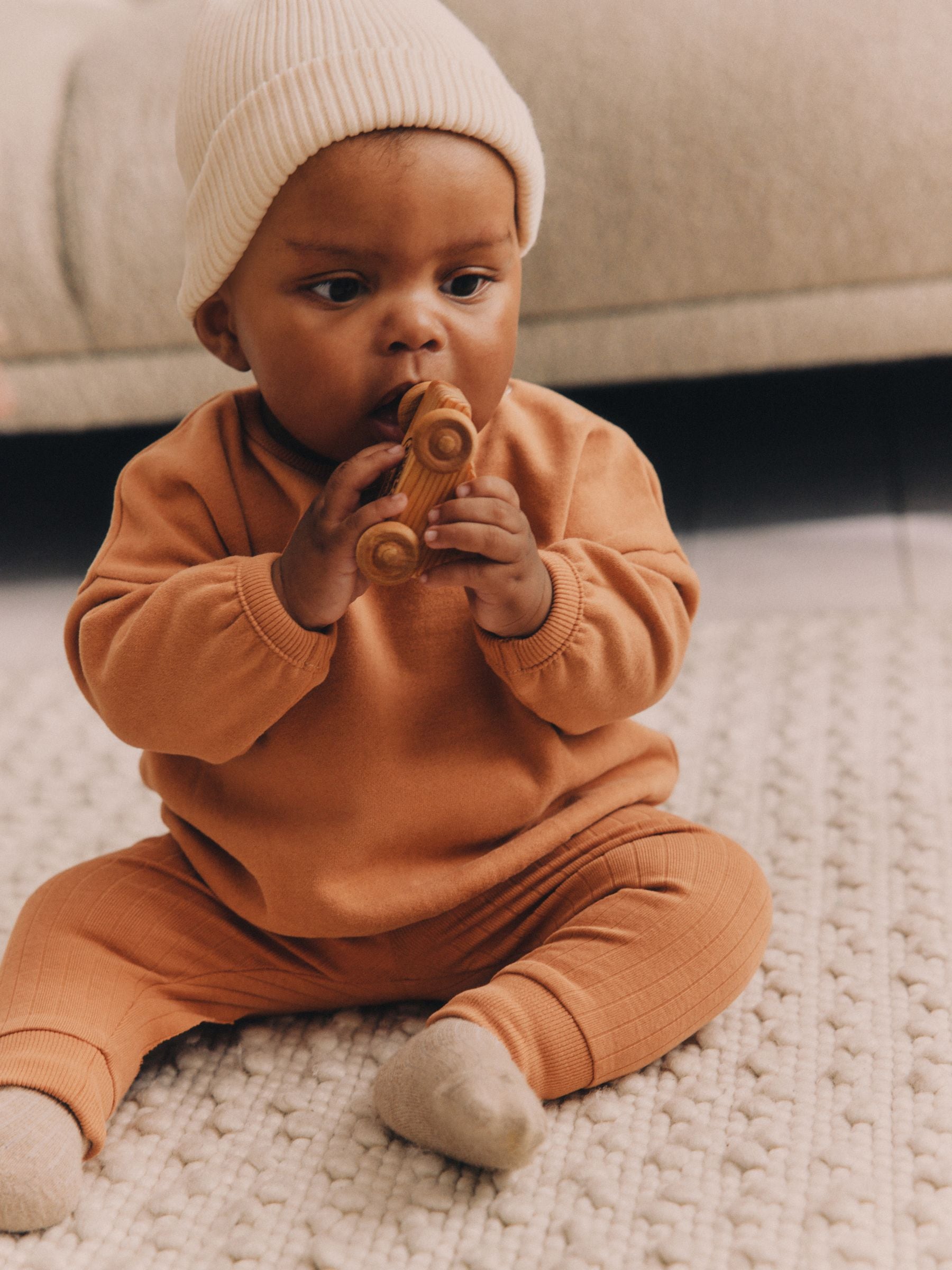 Kaufe Sie Rauchiges Orange Baby Sweatshirt und Leggings im Set bei Next Deutschland