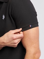 أسود - قميص بولو منسوج من القطن 100%، تلبيس قياسي من U.S. Polo Assn. - صورة 5 من 8