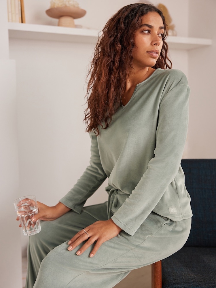 Bath & Body Works Green Fleece Top - Image 1 of 8
