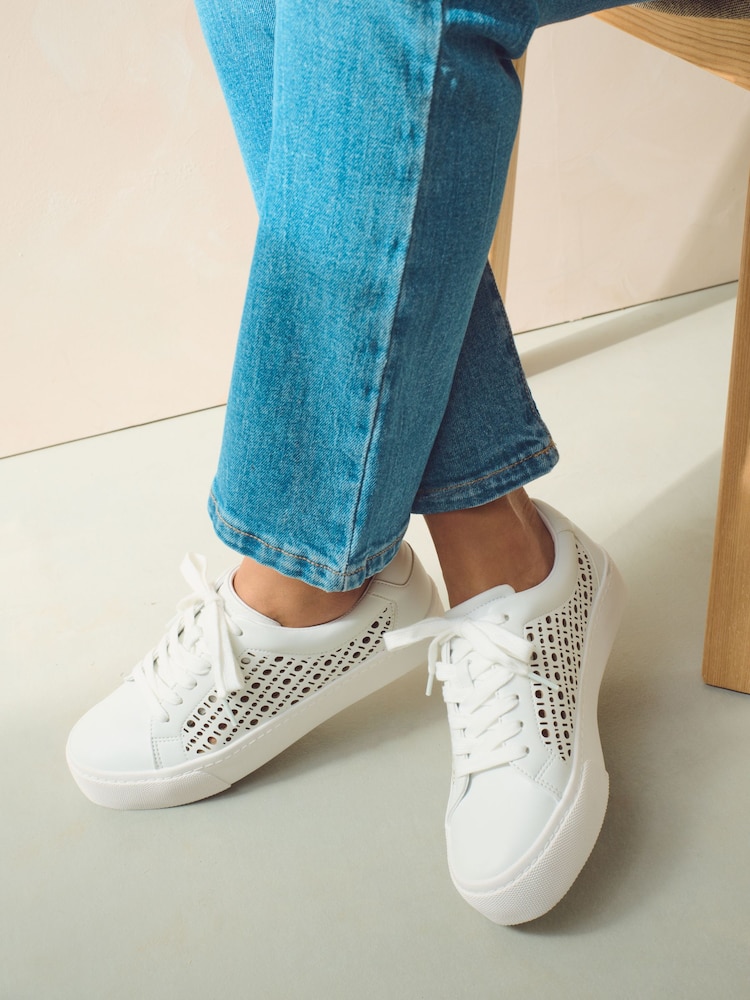 Bela - Forever Comfort® Lakirane trenirke z laserskim rezom - Slika 1 iz 7 Bela - Forever Comfort® Lakirane trenirke z laserskim rezom - Slika 1 iz 7