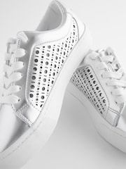 srebrna (barva); srebro - Forever Comfort® Lakirane trenirke z laserskim rezom - Slika 5 iz 6