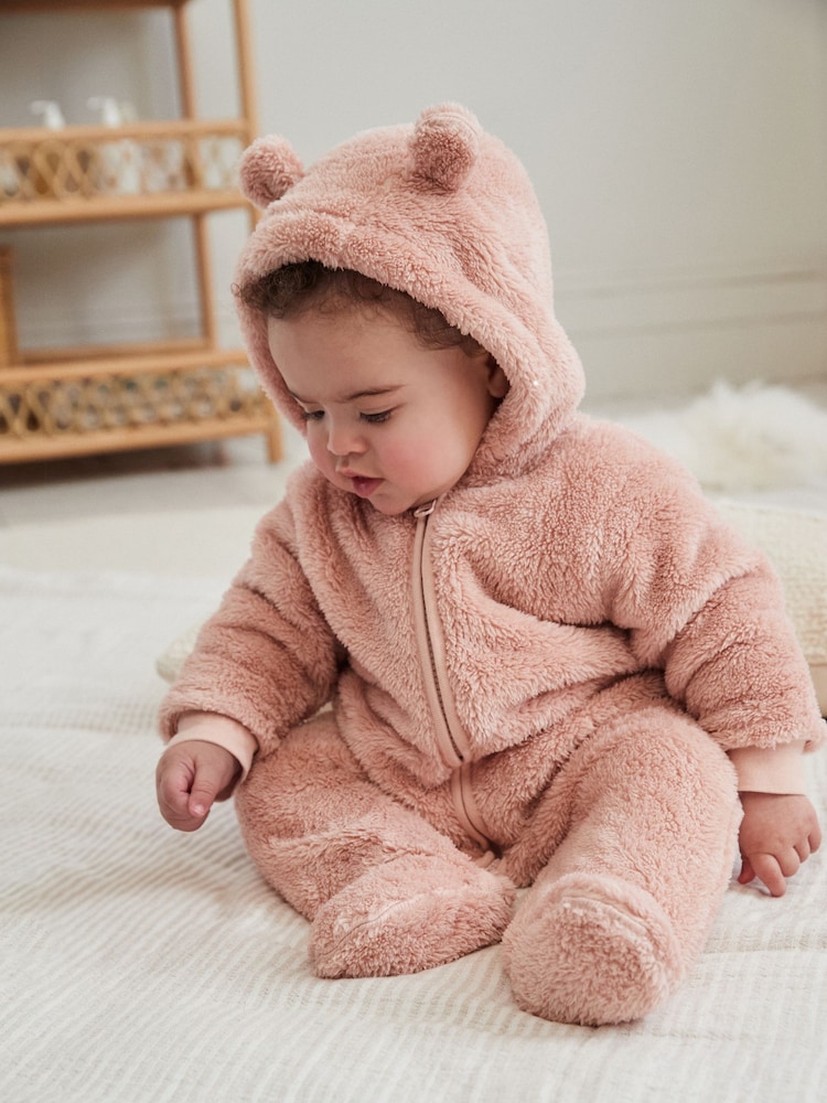 Pink - Kuscheliger Baby-Einteiler aus Fleece mit Kapuze (0M.–2J.) - Bild 1 von 11 Pink - Kuscheliger Baby-Einteiler aus Fleece mit Kapuze (0M.–2J.) - Bild 1 von 11