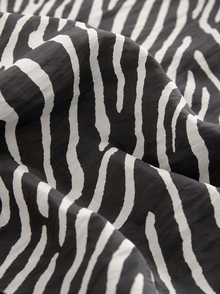 Black/White Textured Long Sleeve Zebra Printed Midi Dress - Image 2 of 2