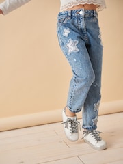 Denim, Mittelblau - Mom-Jeans mit Pailetten und Sternenmotiv aus 100 % Baumwolle (3–16 Jahre) - Bild 4 von 8