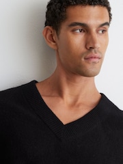 Reiss Black Alberz Wool-Cashmere V-Neck Jumper - Image 4 of 6