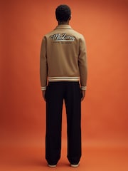 חום בהיר - McLaren F1 Wool Blend Leather Patch Varsity Bomber Jacket - תמונה 7 מתוך 9