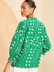 Grün - Love & Roses Bestickte Bluse mit V-Ausschnitt und 3/4 -Ärmeln - Bild 3 von 4