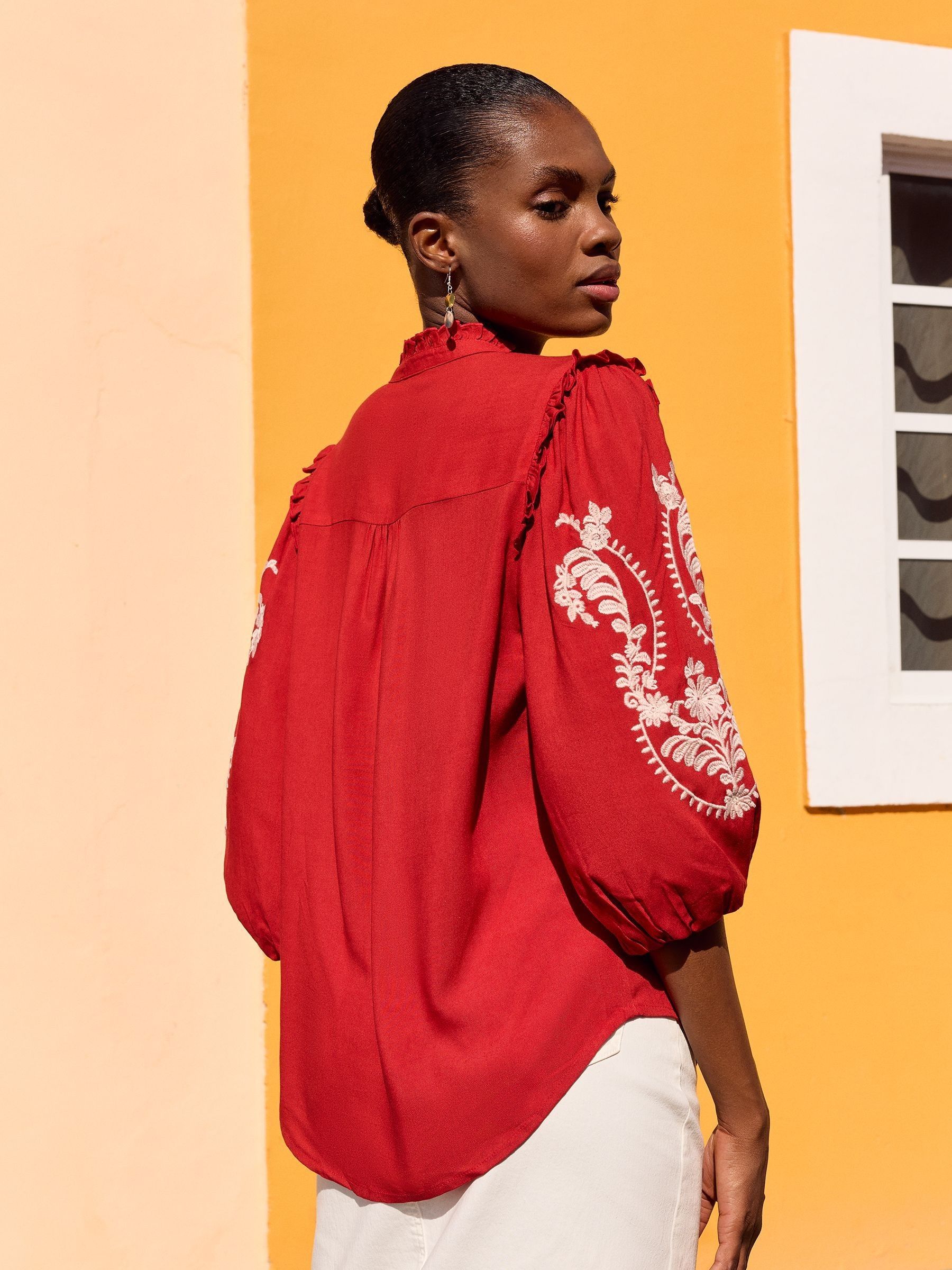 レビュー高評価の商品!の商品をすべて Buy Love & Roses Red Embroidery Embroidered V Neck 3/4 トップス