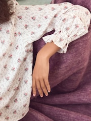 طقم بيجامة منسوجة بخامة %100 قطن من Laura Ashley - صورة 7 من 12