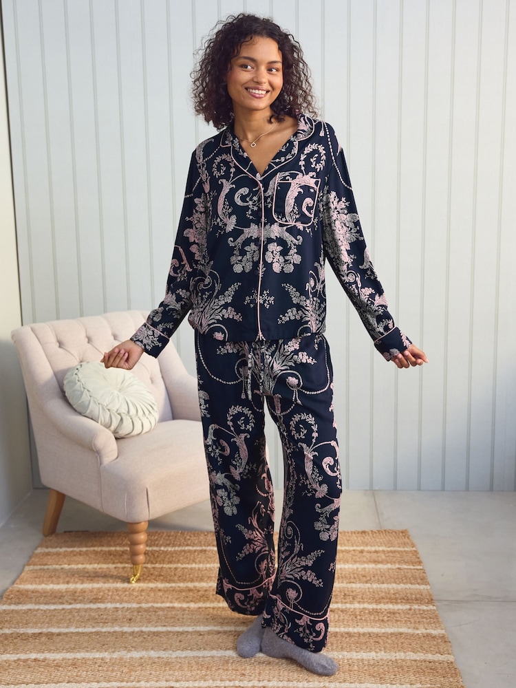 أزرق داكن/وردي - طقم بيجامة Josette بأزرار كاملة من Laura Ashley - Image 2 of 10