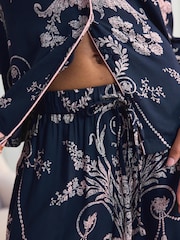 أزرق داكن/وردي - طقم بيجامة Josette بأزرار كاملة من Laura Ashley - Image 6 of 10