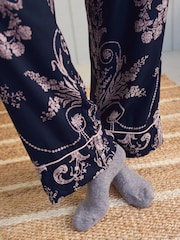 أزرق داكن/وردي - طقم بيجامة Josette بأزرار كاملة من Laura Ashley - Image 7 of 10
