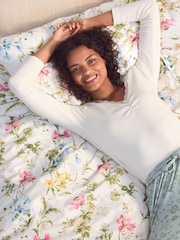 طقم بيجامة مضلَّعة من Laura Ashley - صورة 2 من 9
