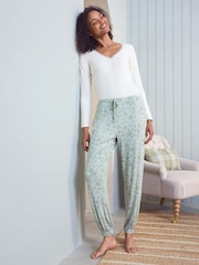 طقم بيجامة مضلَّعة من Laura Ashley - صورة 3 من 9