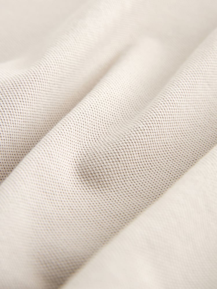 Neutrale Farbe - Kurzärmeliges Pikee-Poloshirt mit kubanischem Kragen - Bild 7 von 7 Neutrale Farbe - Kurzärmeliges Pikee-Poloshirt mit kubanischem Kragen - Bild 7 von 7