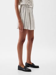 Gap Neutral Stripe 4" Linen Cotton Everyday Shorts - Image 2 of 4