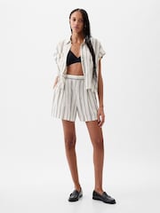 Gap Neutral Stripe 4" Linen Cotton Everyday Shorts - Image 3 of 4