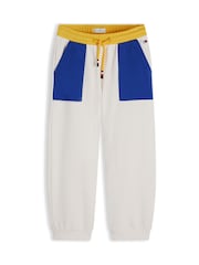 Tommy Hilfiger White Back Logo Graphic Cuffed Leg Joggers - Image 5 of 5
