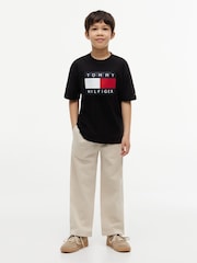 أسود - تيشِرت جيرسيه بطبعة راية من Tommy Hilfiger - Image 4 of 6