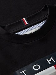 أسود - تيشِرت جيرسيه بطبعة راية من Tommy Hilfiger - Image 6 of 6