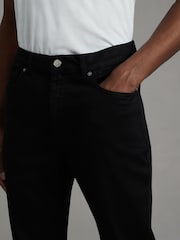 Vaqueros tapered de punto de corte entallado en negro Rufus de Reiss - Imagen 4 de 6