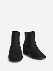 Noir - Linzi Tailored Wide Fit Block Heeled Ankle Boots - Image 4 de 5