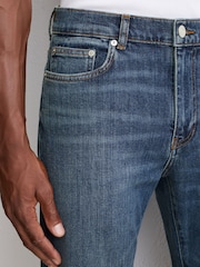Blaue Waschung - Reiss Floyd Comfort-Stretch Slim-Fit Jeans - Bild 4 von 7