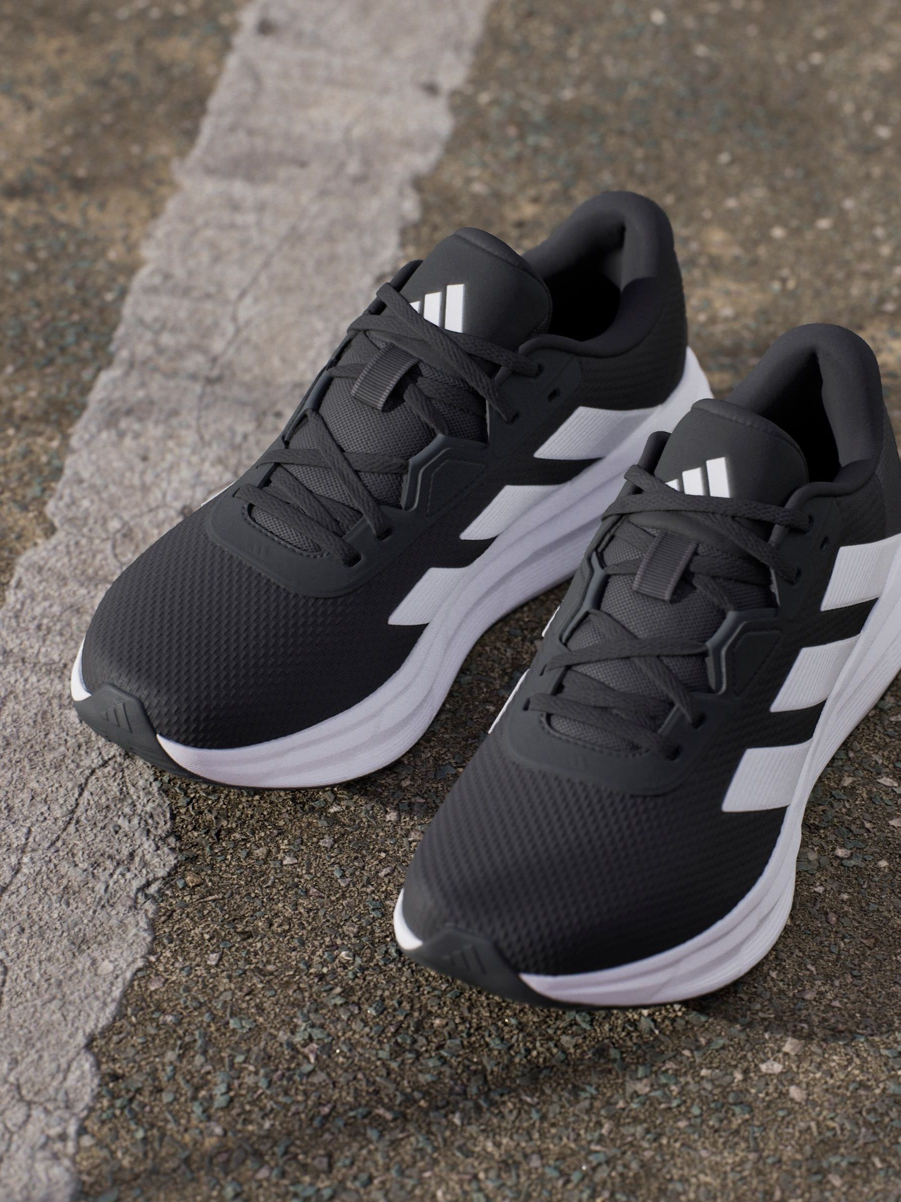 Kaufe Sie Schwarz WeiB Adidas Galaxy 7 Laufschuhe bei Next Deutschland