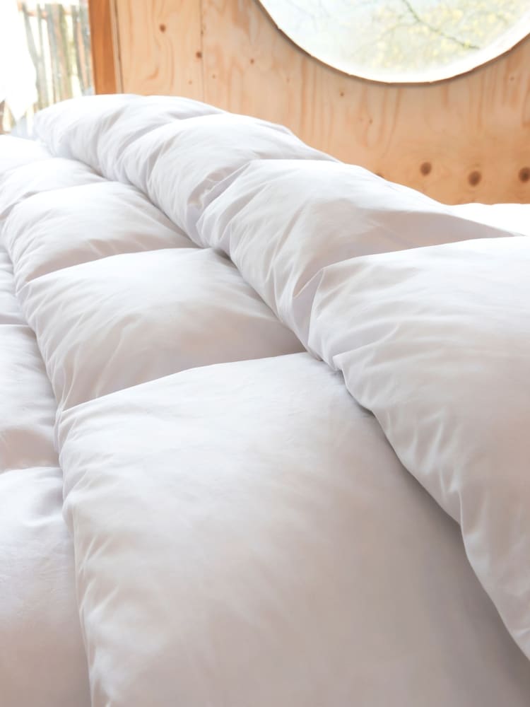FBC 4.5 Tog Luxury Goose Down Duvet - Image 2 of 5 FBC 4.5 Tog Luxury Goose Down Duvet - Image 2 of 5