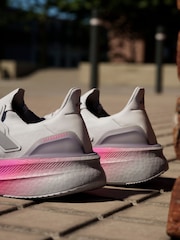 adidas White Ultraboost 5 Trainers - Image 2 of 18