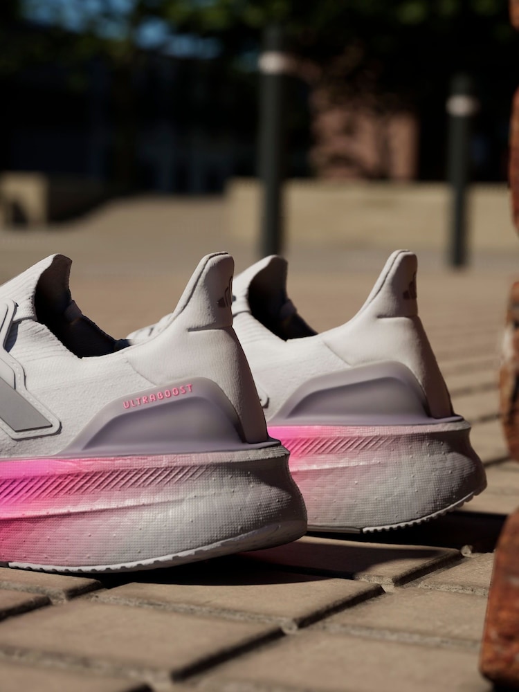 adidas White Ultraboost 5 Trainers - Image 2 of 18