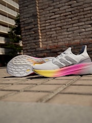 adidas White Ultraboost 5 Trainers - Image 5 of 18