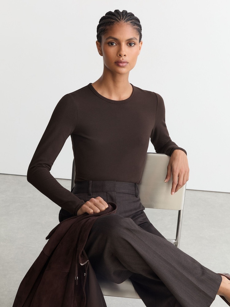 Reiss Chocolate Brown Jada Cotton Crew-Neck Long-Sleeve T-Shirt With Stretch - Image 1 of 6 Reiss Chocolate Brown Jada Cotton Crew-Neck Long-Sleeve T-Shirt With Stretch - Image 1 of 6