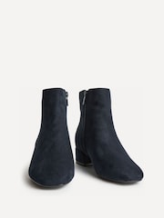 Bleu - Linzi Tailored Wide Fit Block Heeled Ankle Boots - Image 3 de 5
