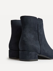 Bleu - Linzi Tailored Wide Fit Block Heeled Ankle Boots - Image 4 de 5