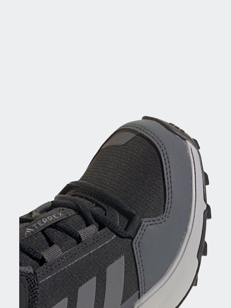 أسود - حذاء رياضي للمشي متوسط الطول للأطفال Terrex Ax4r Mid من adidas - صورة 11 من 11 أسود - حذاء رياضي للمشي متوسط الطول للأطفال Terrex Ax4r Mid من adidas - صورة 11 من 11