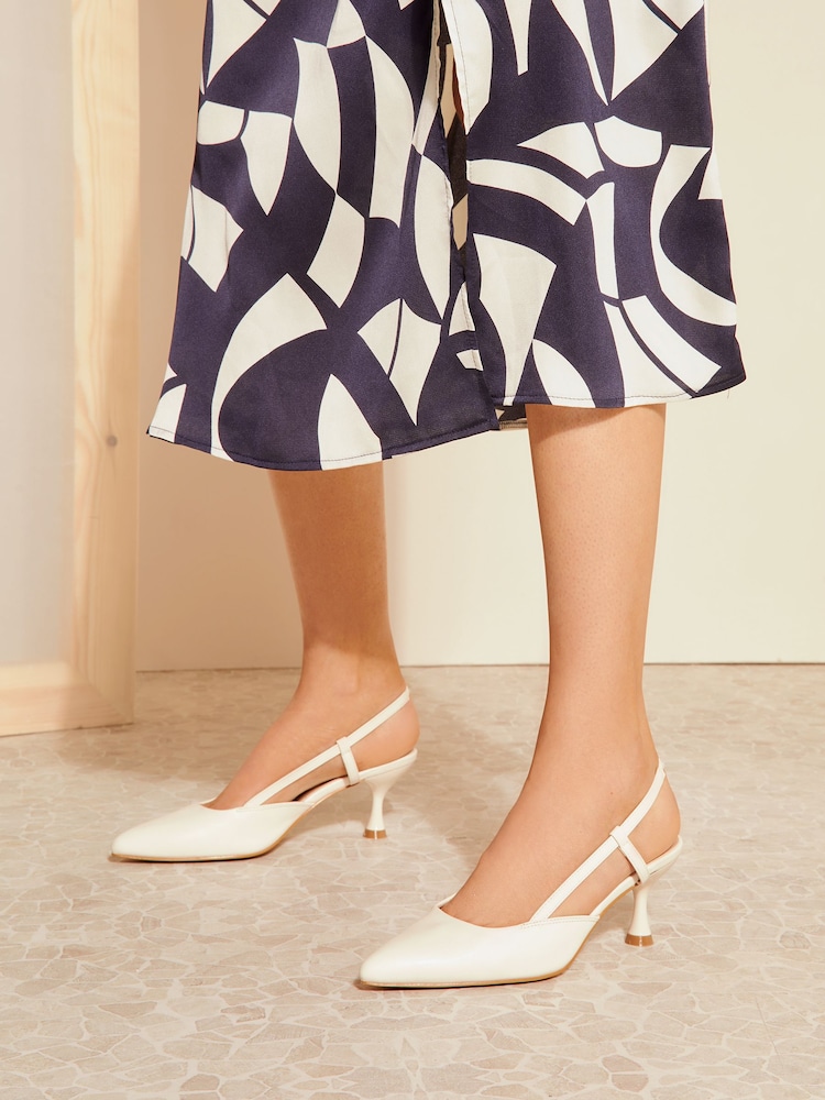 Creme - Friends Like These Pumps mit Kitten-Absatz und Fersenriemen - Bild 5 von 5 Creme - Friends Like These Pumps mit Kitten-Absatz und Fersenriemen - Bild 5 von 5