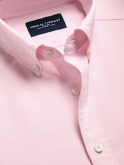 Rosa - Ajuste fino - Camisa Oxford lisa com botões e tecido stretch lavado Charles Tyrwhitt - Imagem 5 de 6