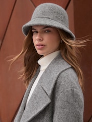 Gris - Friends Like These Fuzzy Bucket Hat - Imagen 1 de 6