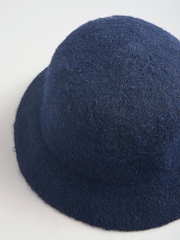 Azul marino - Friends Like These Fuzzy Bucket Hat - Imagen 6 de 6