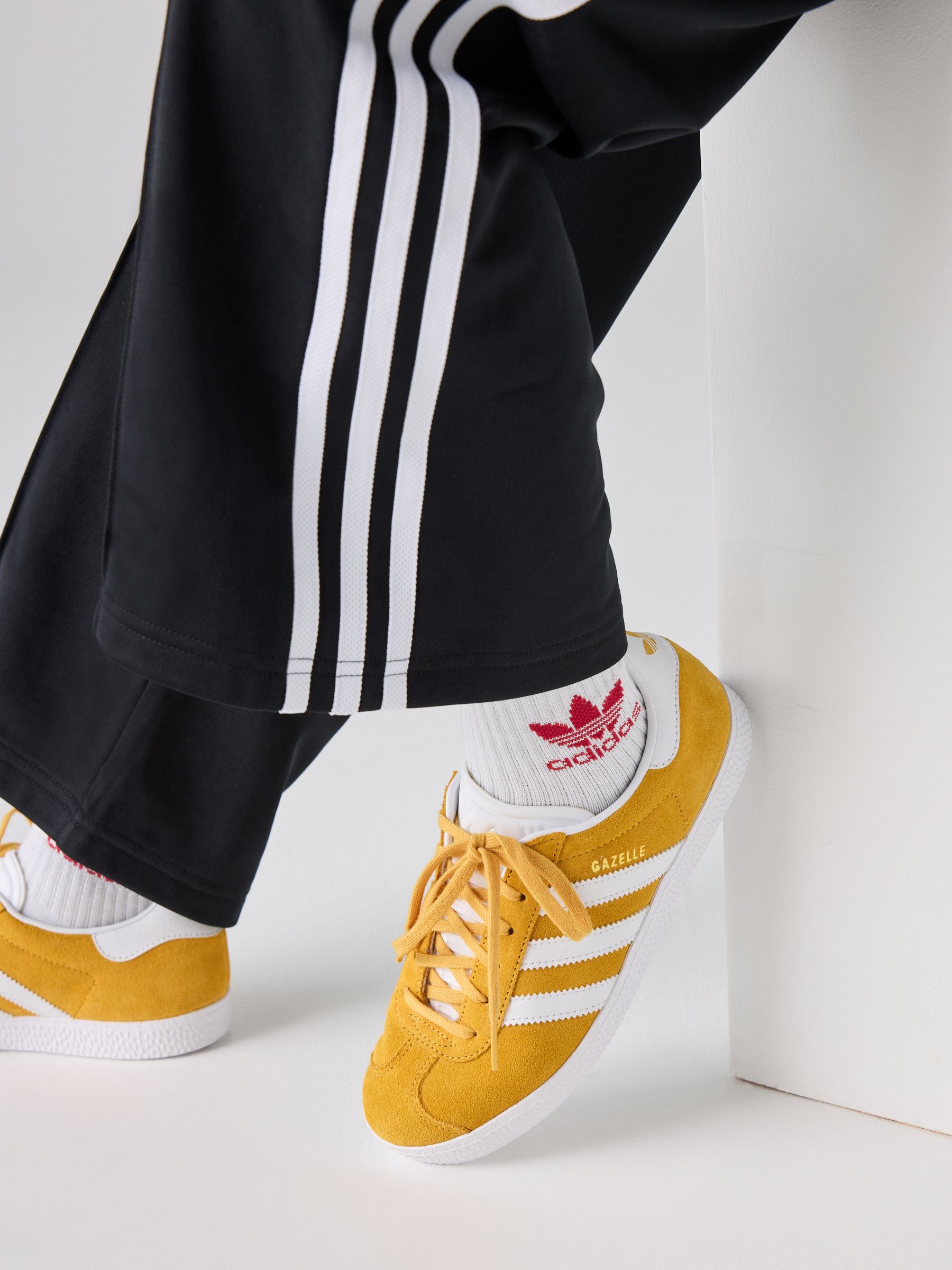 Adidas originals yellow trainers clearance