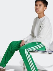 أبيض - تيشرت بكُم طويل من القطن 100% من adidas - صورة 3 من 6