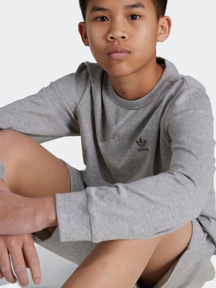 رمادي - تيشرت بكُم طويل من القطن 100% من adidas - صورة 2 من 6