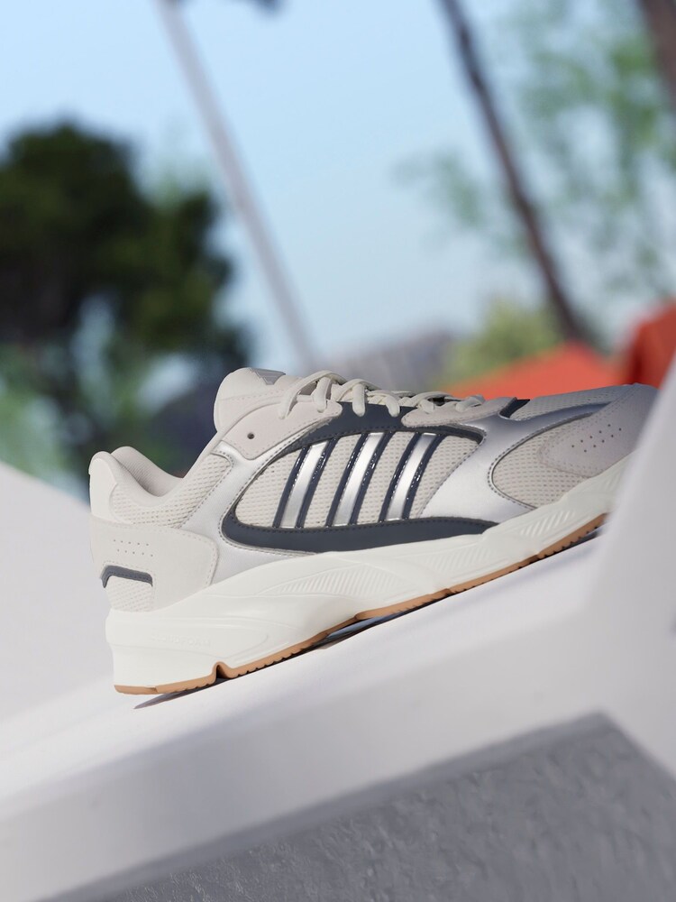 adidas White Crazychaos 2000 Trainers - Image 2 of 17