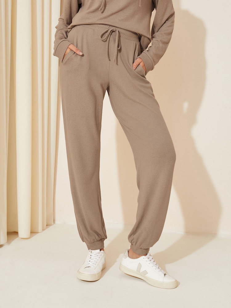 Friends Like These Superweiche Jersey-Jogginghose mit Bündchen - Bild 1 von 4 Friends Like These Superweiche Jersey-Jogginghose mit Bündchen - Bild 1 von 4