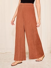 Rot - Friends Like These – Knittersatin-Hosen mit weitem Bein und Gummizug - Bild 1 von 4