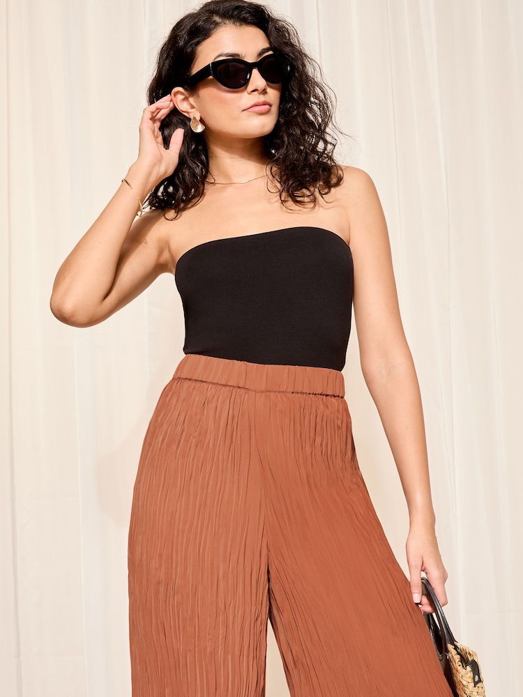 Rot - Friends Like These – Knittersatin-Hosen mit weitem Bein und Gummizug - Bild 2 von 4