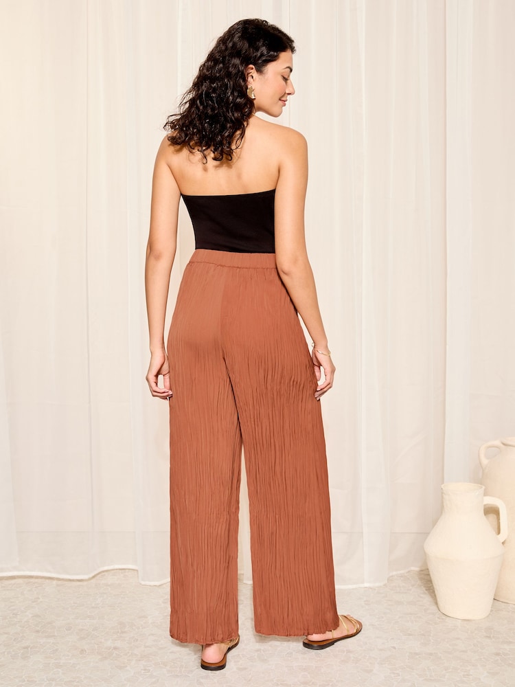 Rot - Friends Like These – Knittersatin-Hosen mit weitem Bein und Gummizug - Bild 4 von 4