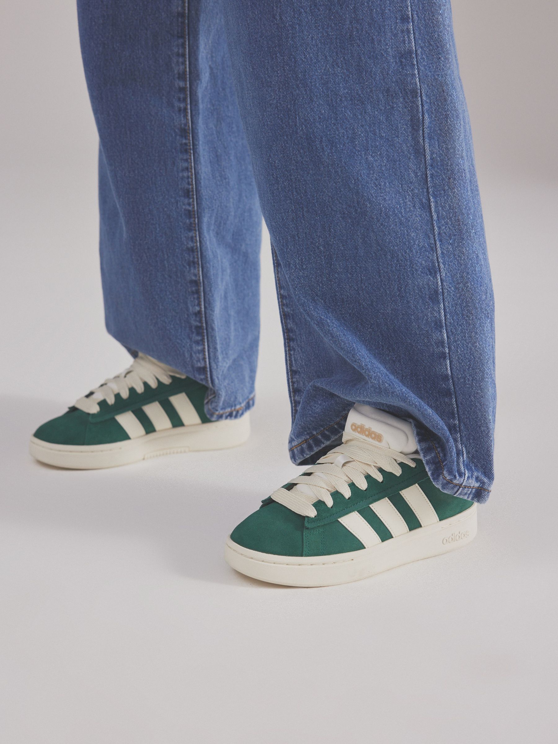 Kaufe Sie Grun Adidas Trainer von Grand Court Alpha 00 bei Next Deutschland