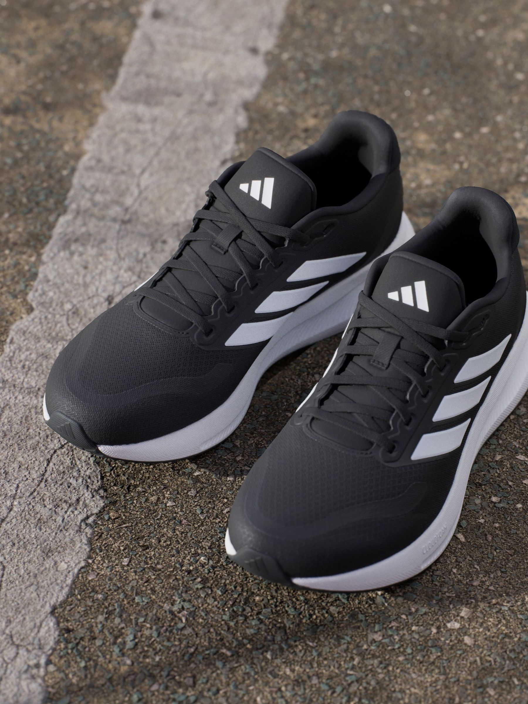 Next：日本 ブラック / ホワイト - adidas Runfalcon 5 ランニング